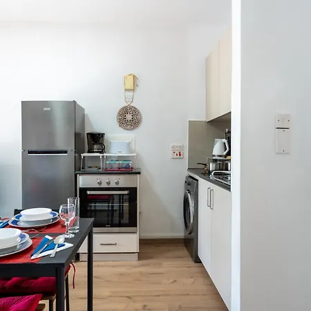 Radiant 1-bedroom In * 拉纳卡